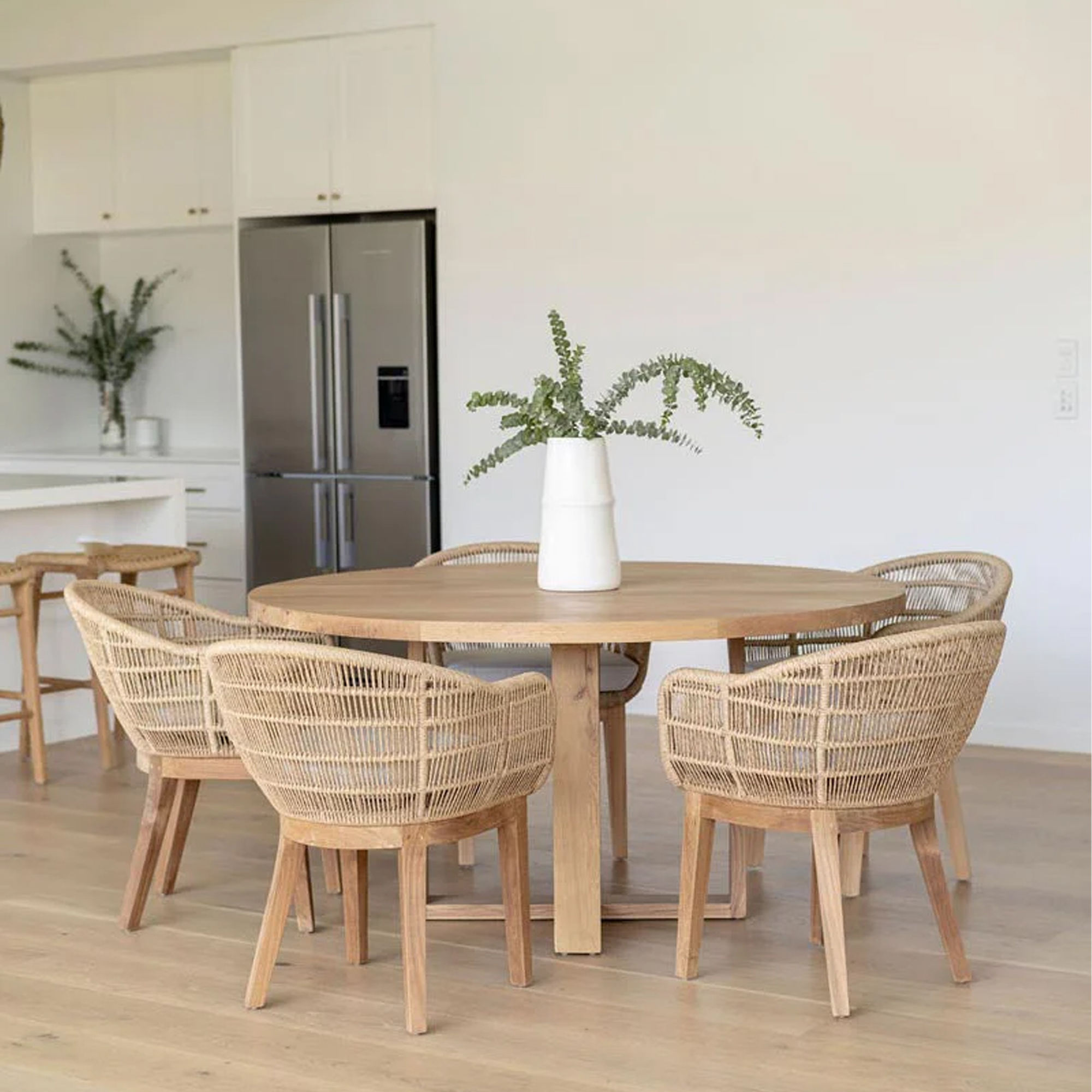 Luxury Lifestyle Furniture - # Conjuntos de jantar modernos e